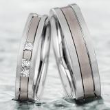 Marrying 950 Platin /750 Weissgold, Herrenringbreite 5,5 mm Damenringbreite 4,0 mm Breite, seidenmatt, 8 Diamanten 0,37 ct TW/VSI,