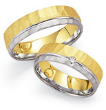 Marrying 585 Weiss / Gelbgold, 6,0 mm Breite, hammerschlagmatt, 1 Brillant 0,04 ct TW/SI,